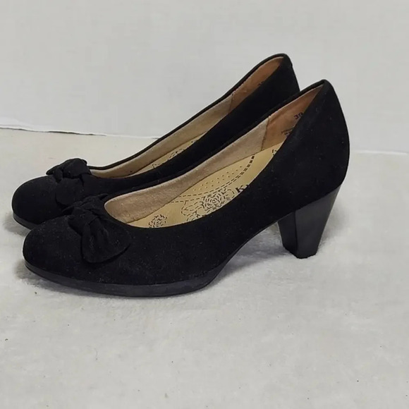 Black Suede Kumfs‎ Center Bow Heels - Picture 1 of 16